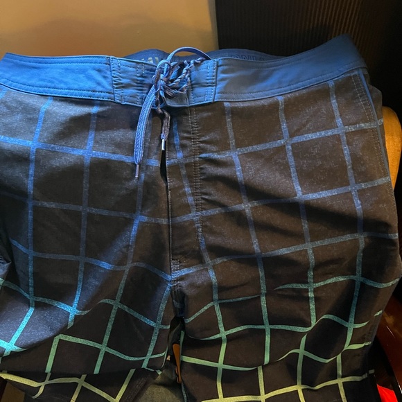 Men’s board shirts - Picture 1 of 2